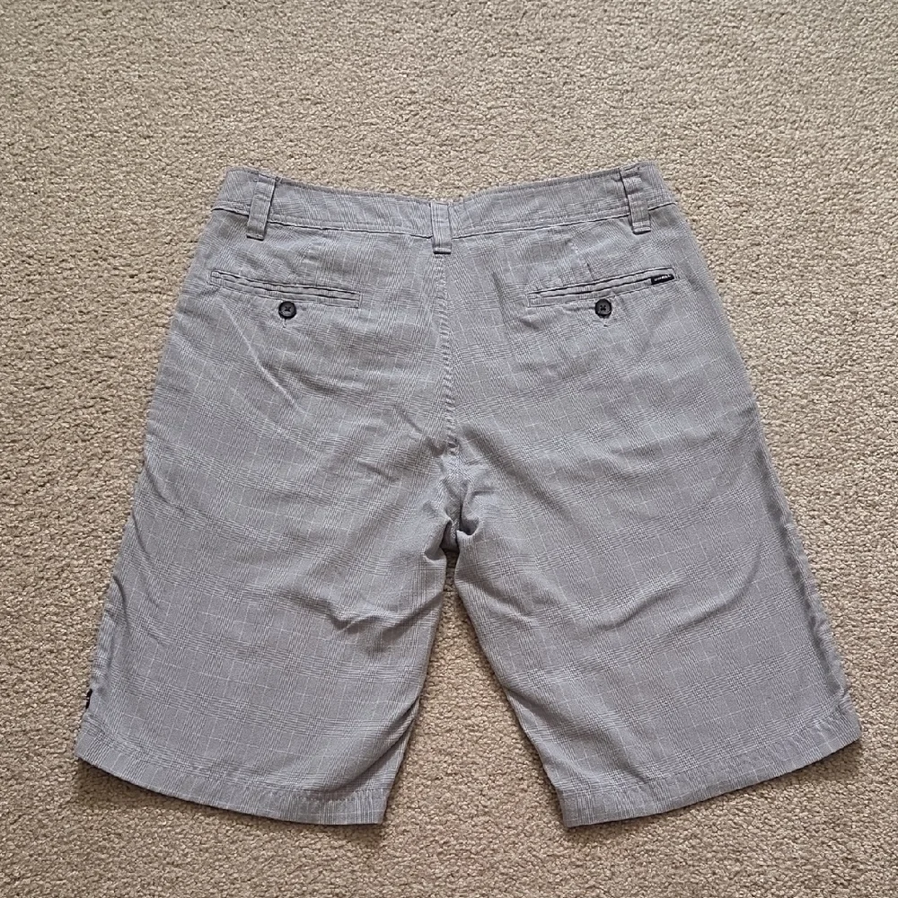 O'Neill Men's Gray Flat-Front Shorts - Picture 2 of 10